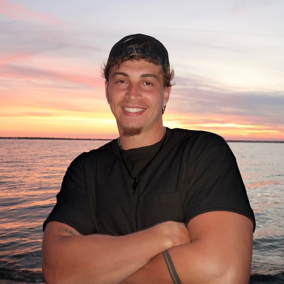 Meet your Posher, Louis - Picture 1 of 1